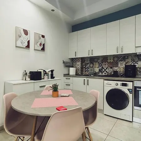 The Cozy Nest In Rhodes Town *